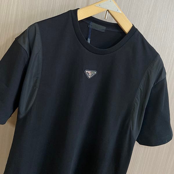 入手困難プラダ トライアングルロゴ コットンTシャツ パロディ ホワイト puz97805